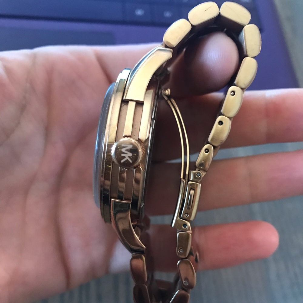 Rose gold Michael Kors Big face watch - Picture 3 of 5